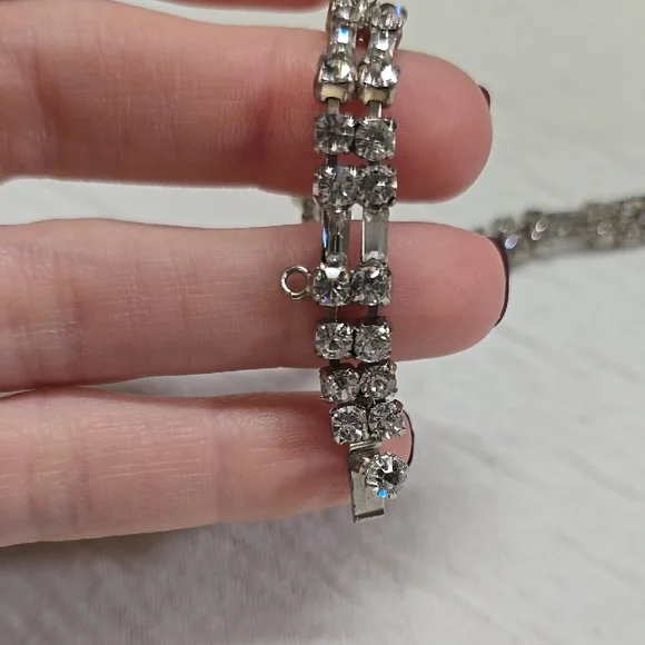 Elegant Silver Rhinestone Bracelet - Picture 3 of 7